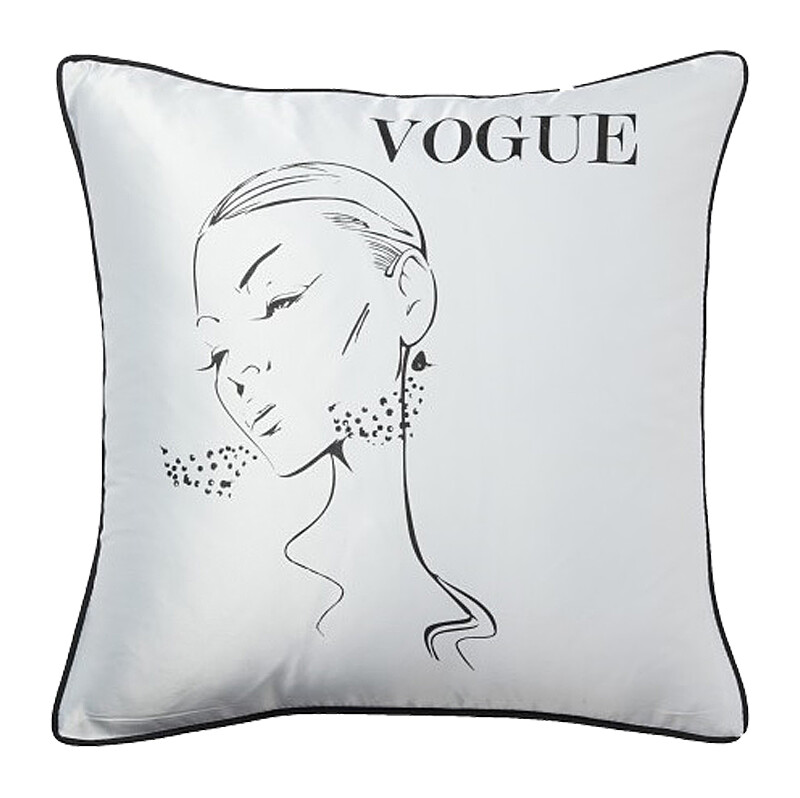 Подушка с надписью Vogue