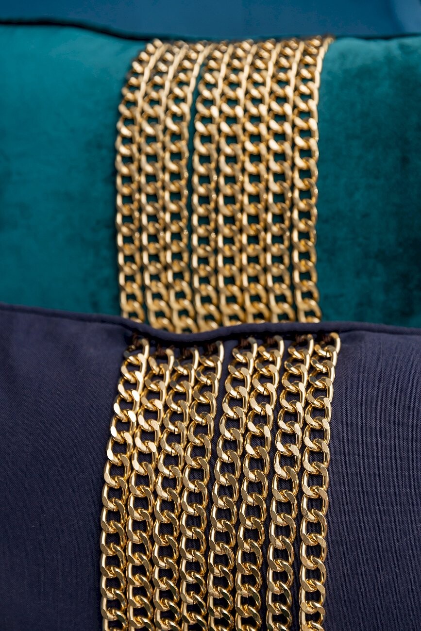 Декоративная подушка Disco с цепочками синяя - изображение 3