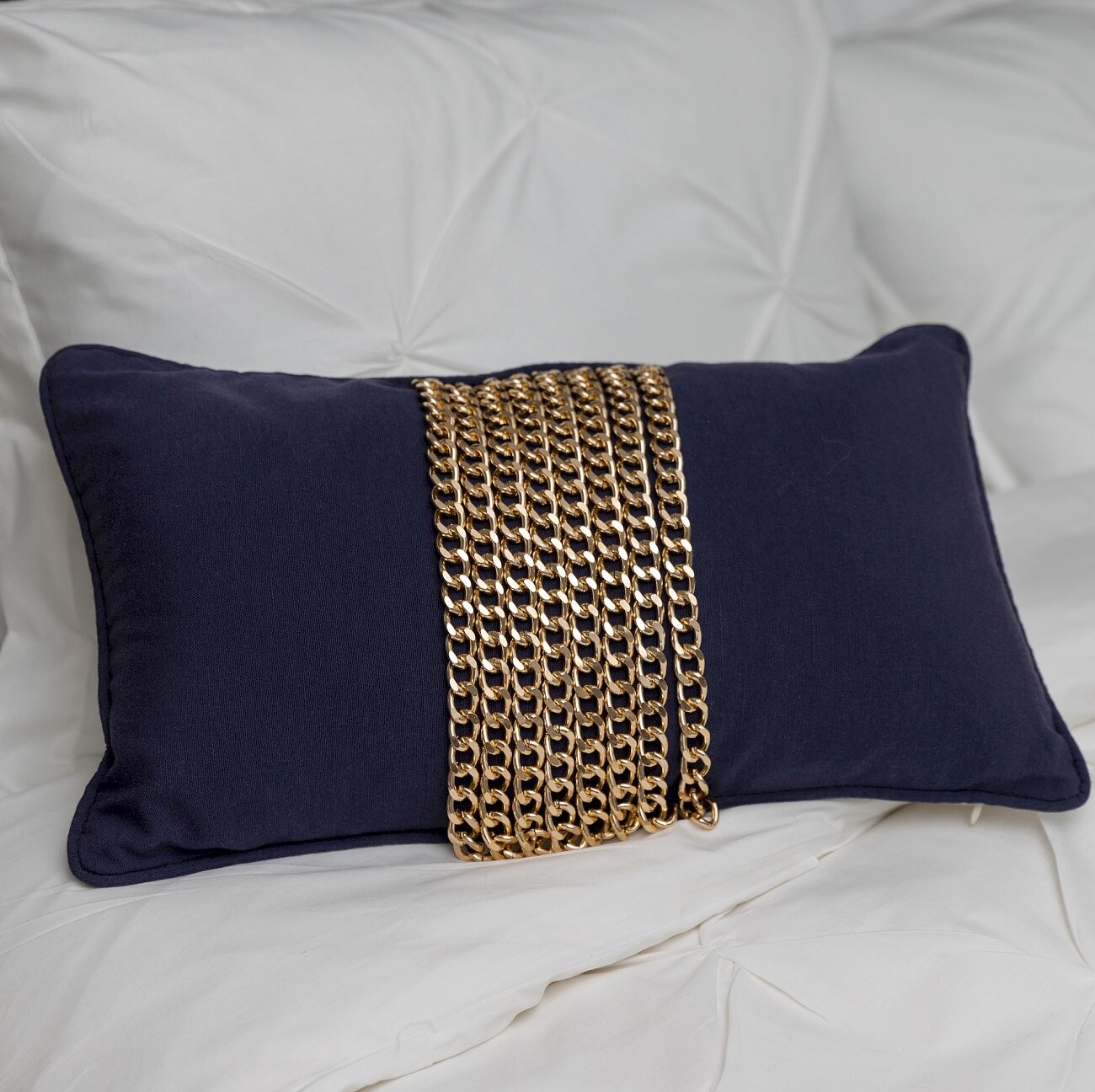 Декоративная подушка Disco с цепочками синяя - изображение 4