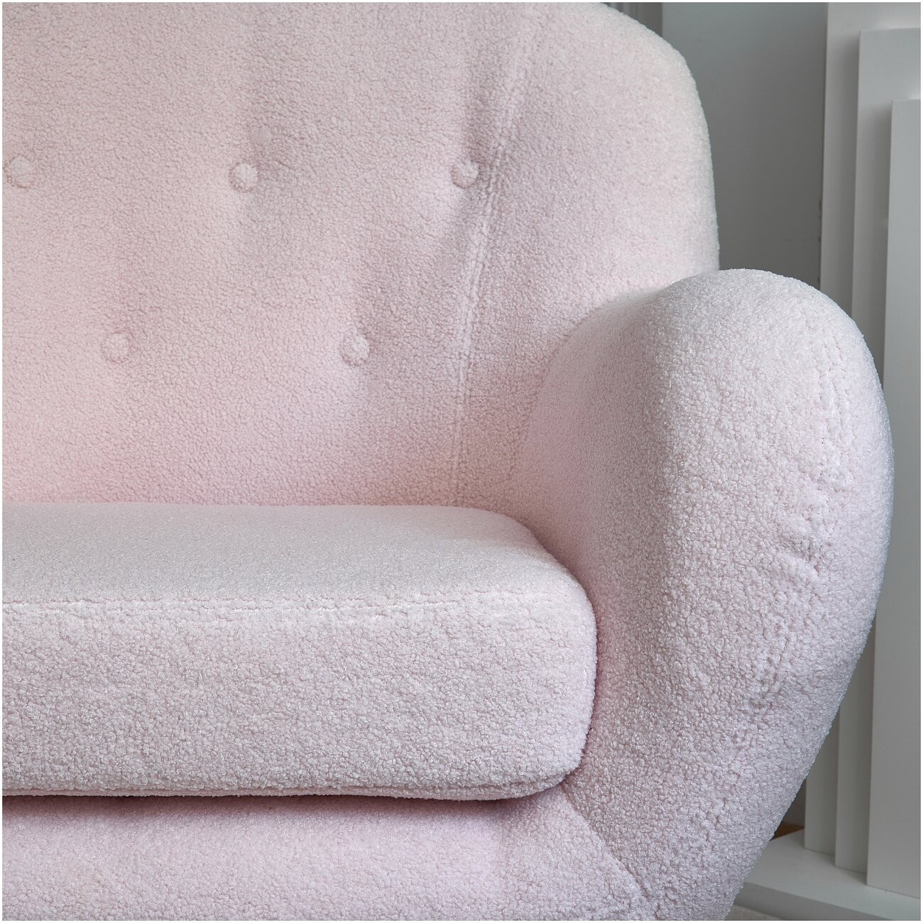 Кресло с мягкими подлокотниками меховое "Релакс", нежно-розовое - изображение 2