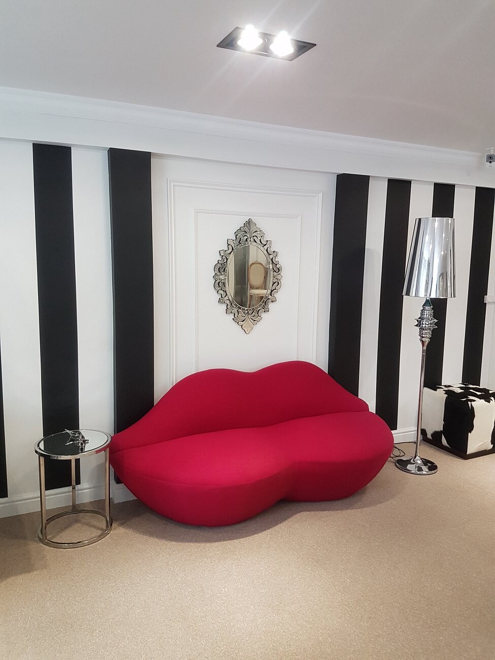 Диван прямой малиновый "Губы Heller Bocca" - изображение 6