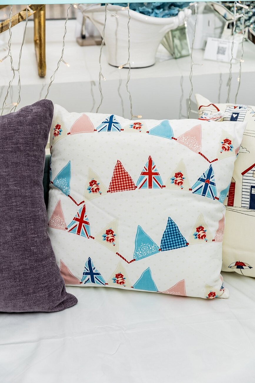 Подушка с принтом Bunting Blue - изображение 2