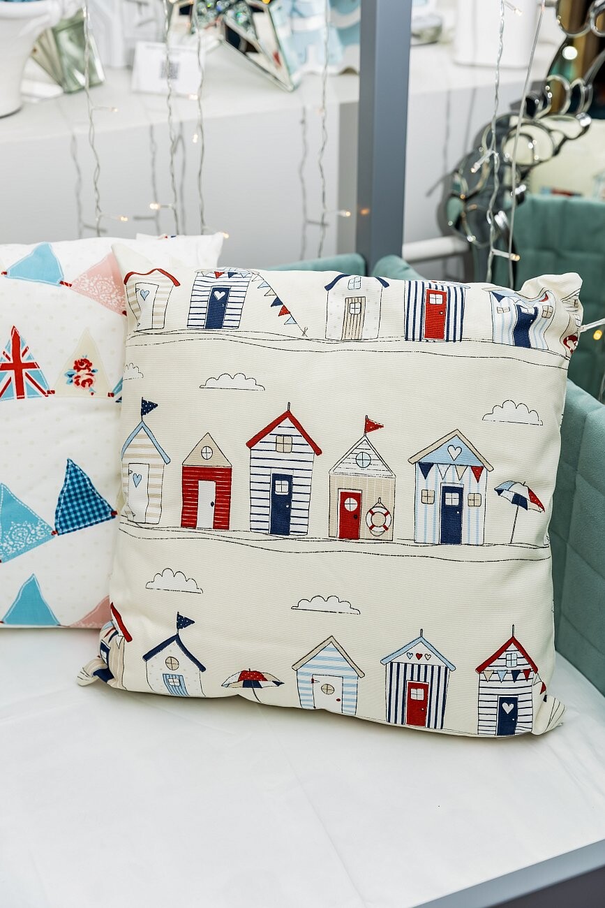 Подушка с принтом Beach Huts Pink - купить за 1734 руб в интернет ...