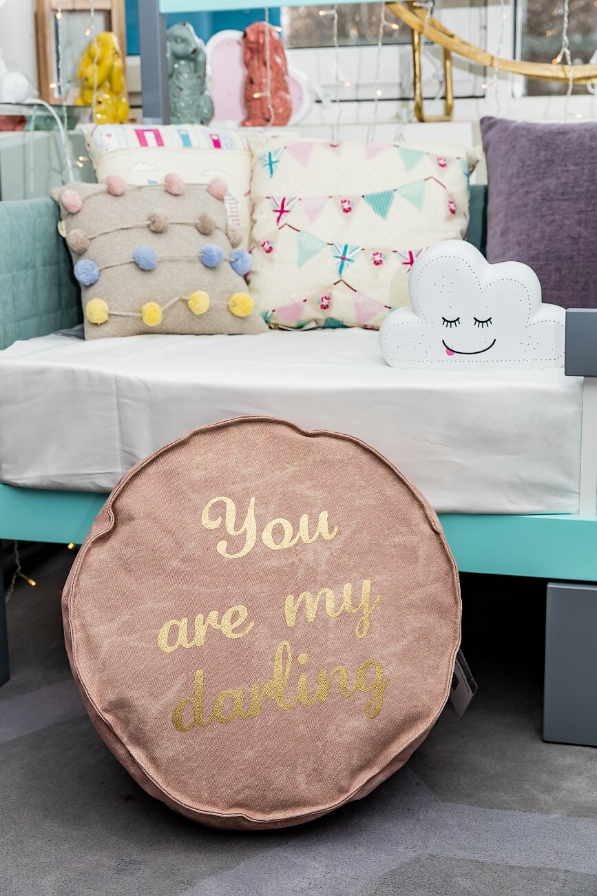 Подушка с принтом Bunting Pink - изображение 2