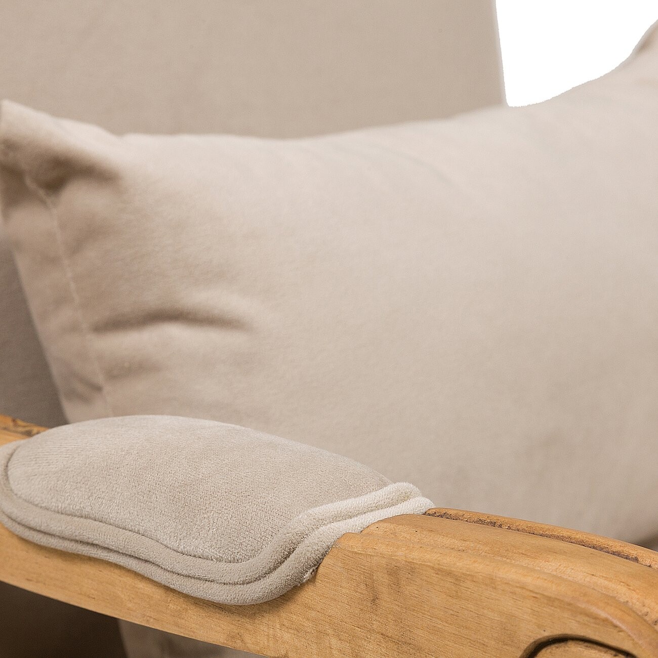 Кресло с деревянными подлокотниками бежевое Bella Cera - изображение 4