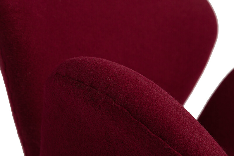 Кресло дизайнерское бордовое Swan Chair - изображение 5