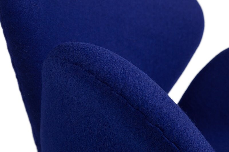 Кресло поворотное с мягкими подлокотниками темно-синее Swan - изображение 5