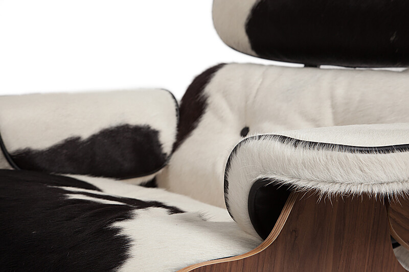 Кресло кожаное черно-белое с подставкой для ног Lounge Chair & Ottoman - изображение 4