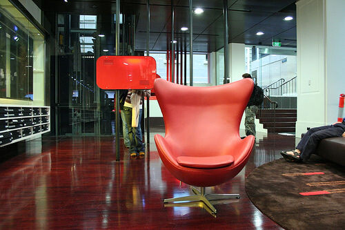 Кресло-яйцо напольное красное 73 см Egg Chair - изображение 7