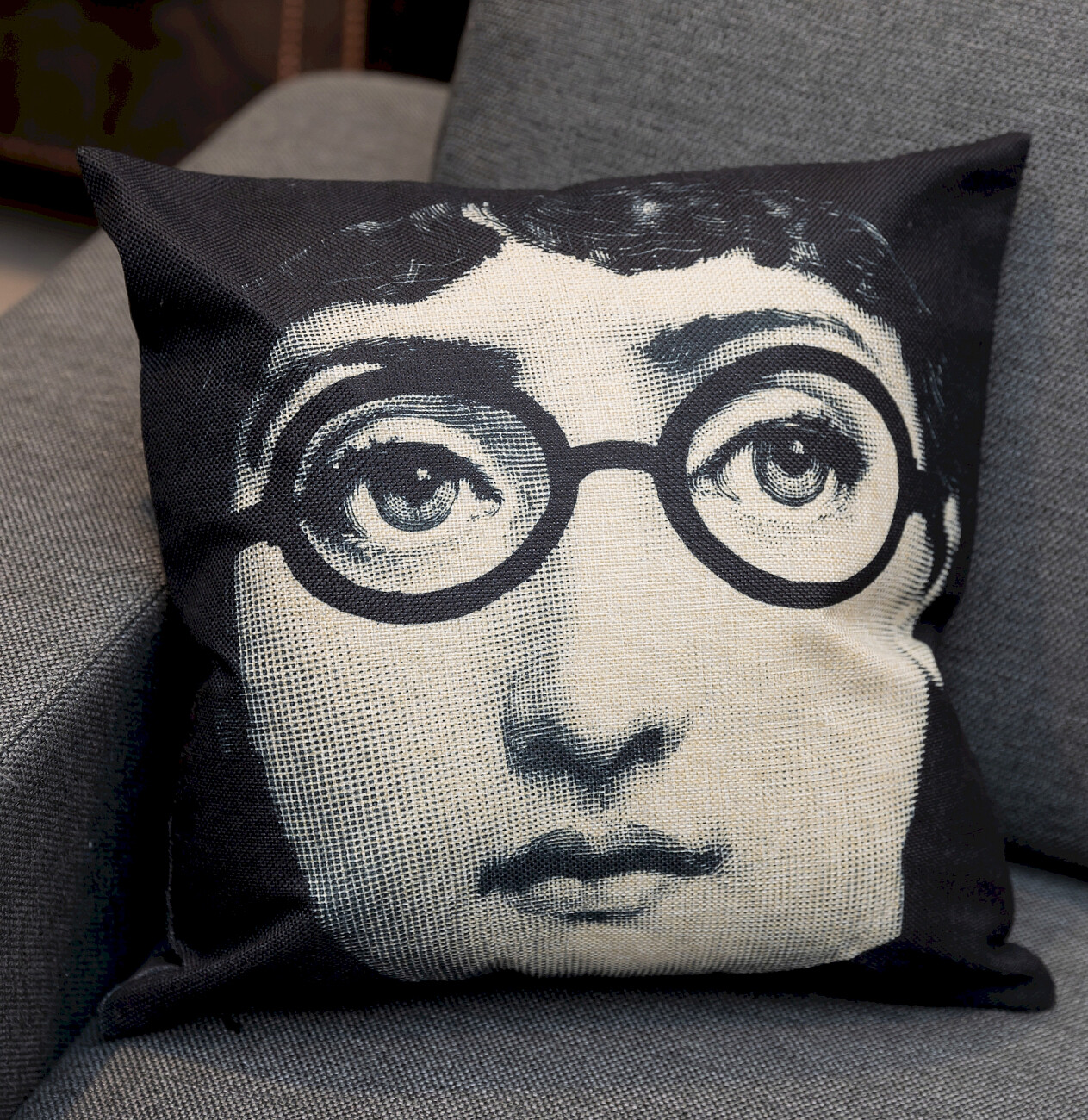 Подушка с портретом Лины Пьеро Форназетти Glasses - изображение 2