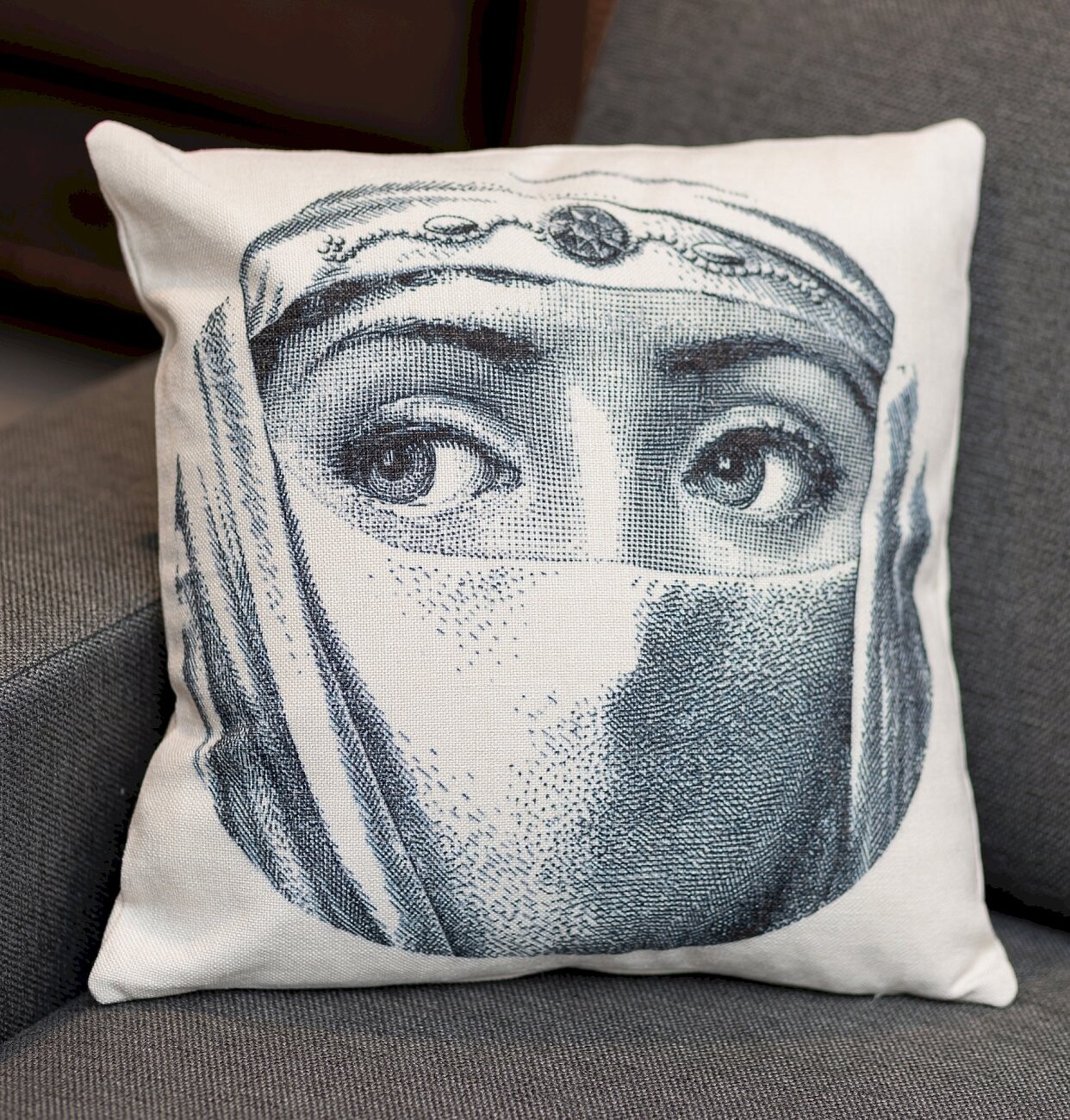 Подушка с портретом Лины Пьеро Форназетти Traditions - изображение 2