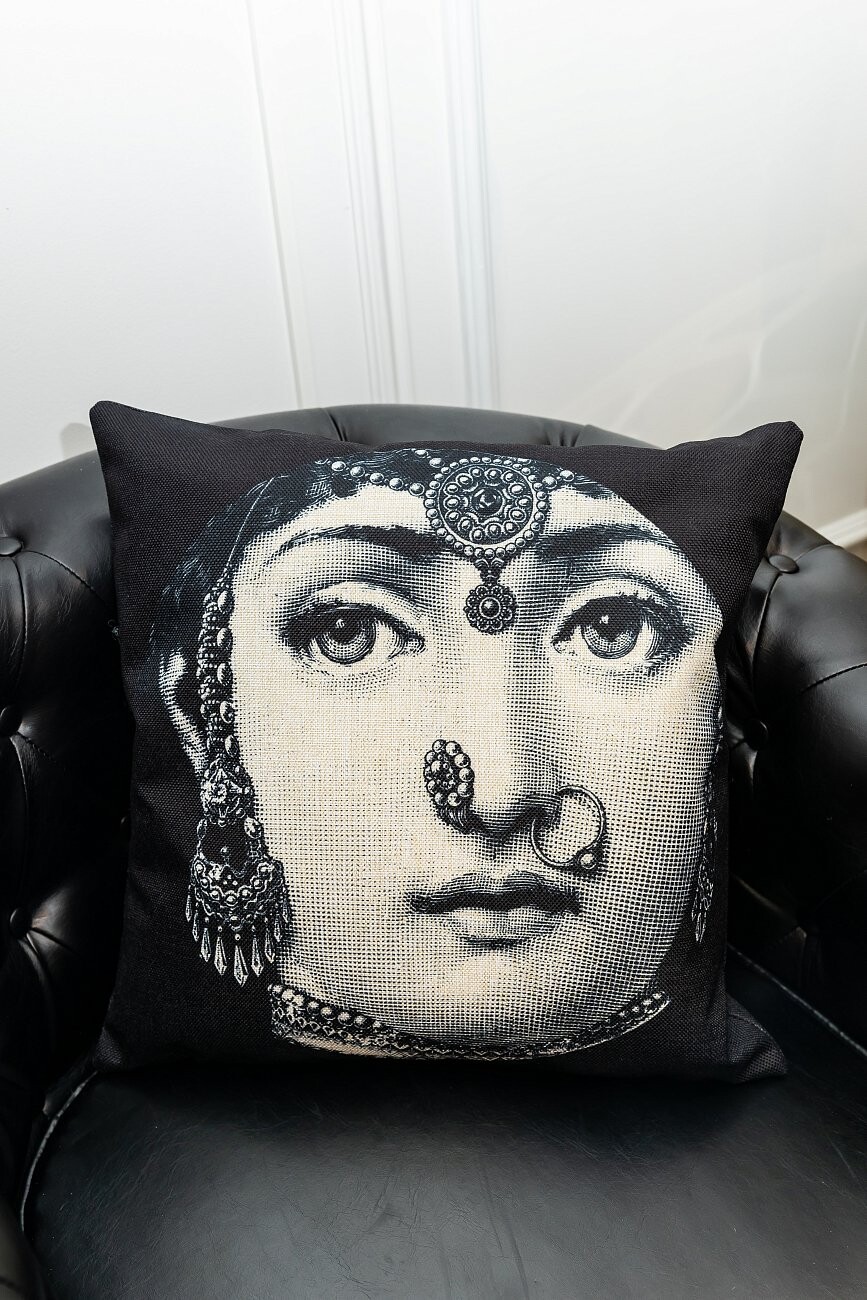 Подушка с портретом Лины Пьеро Форназетти Jewelry - изображение 2