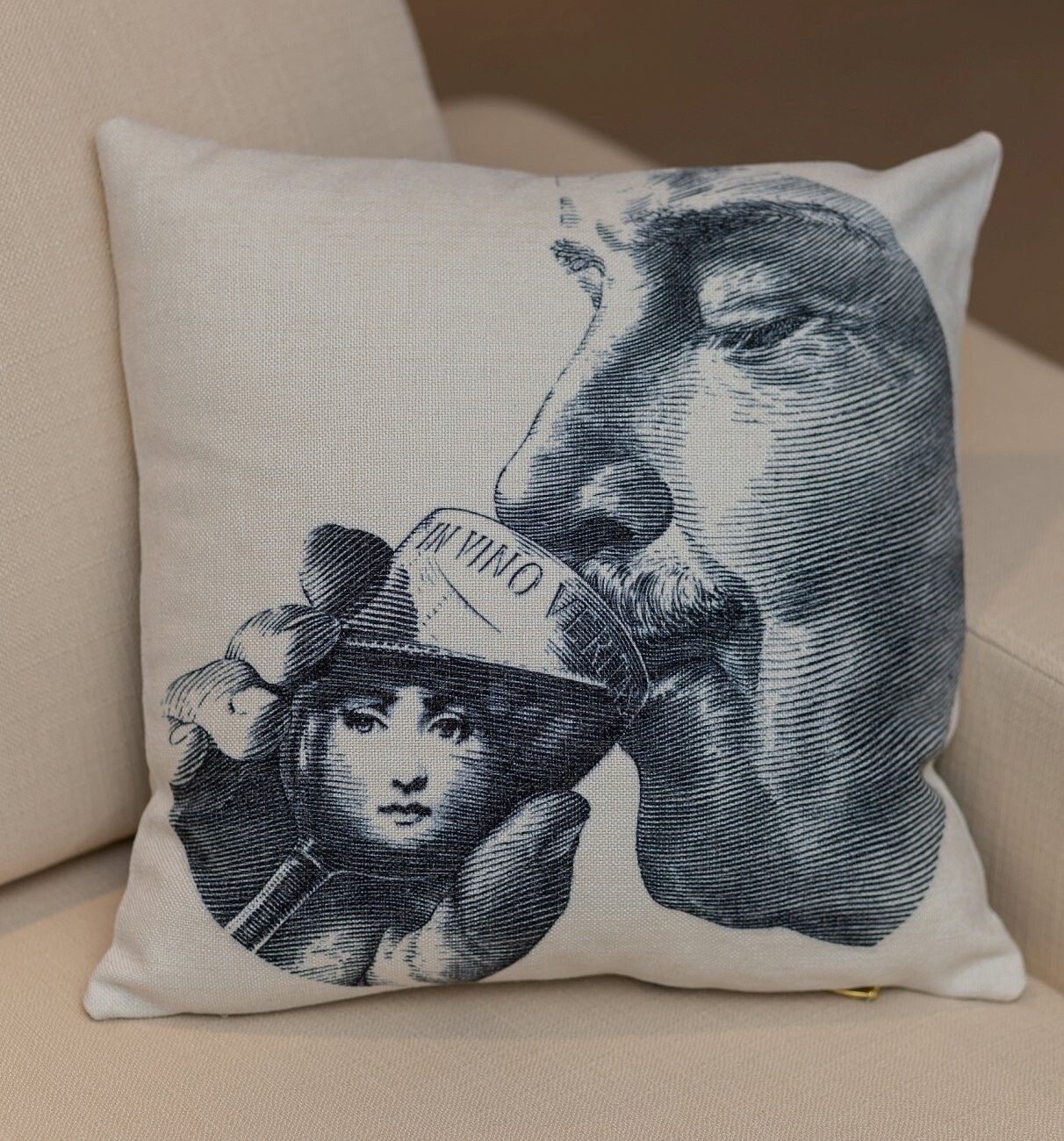 Подушка с портретом Лины Пьеро Форназетти Thirst - изображение 2