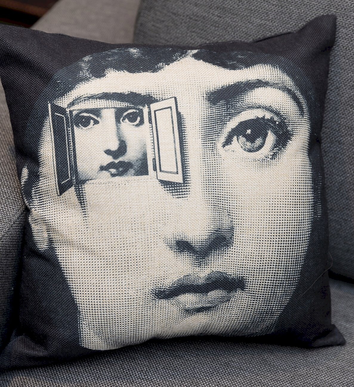 Подушка с портретом Лины Пьеро Форназетти Duplicity - изображение 2