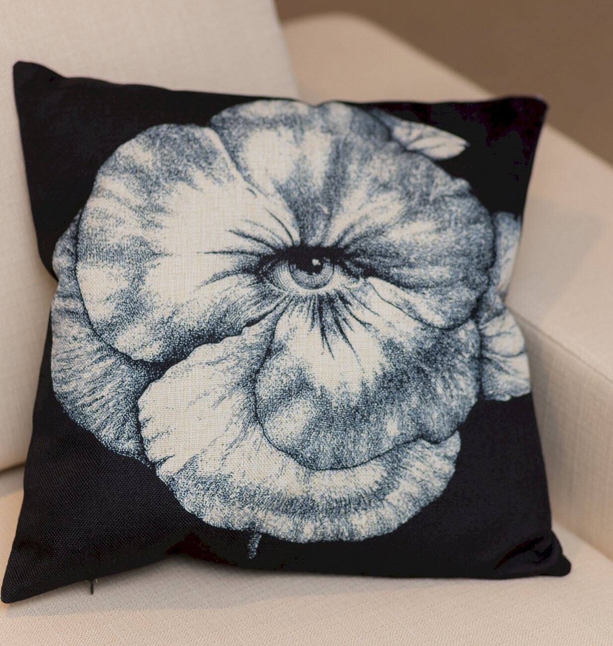 Подушка с портретом Лины Пьеро Форназетти Flower - изображение 2