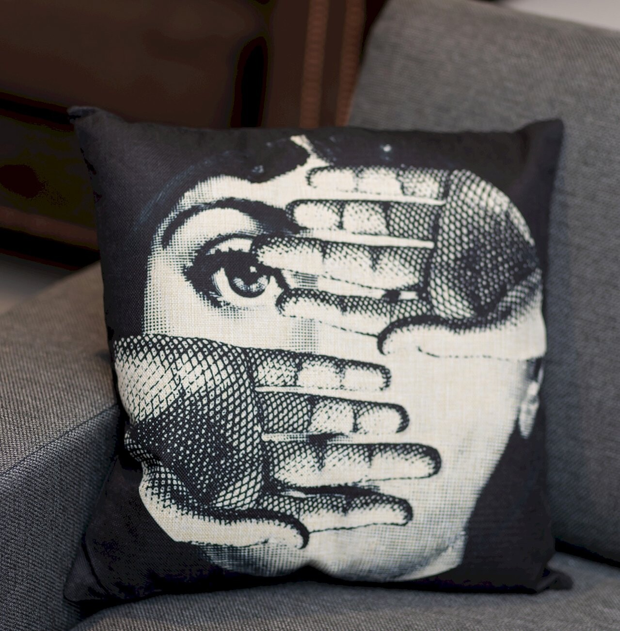 Подушка с портретом Лины Пьеро Форназетти Fear - изображение 2