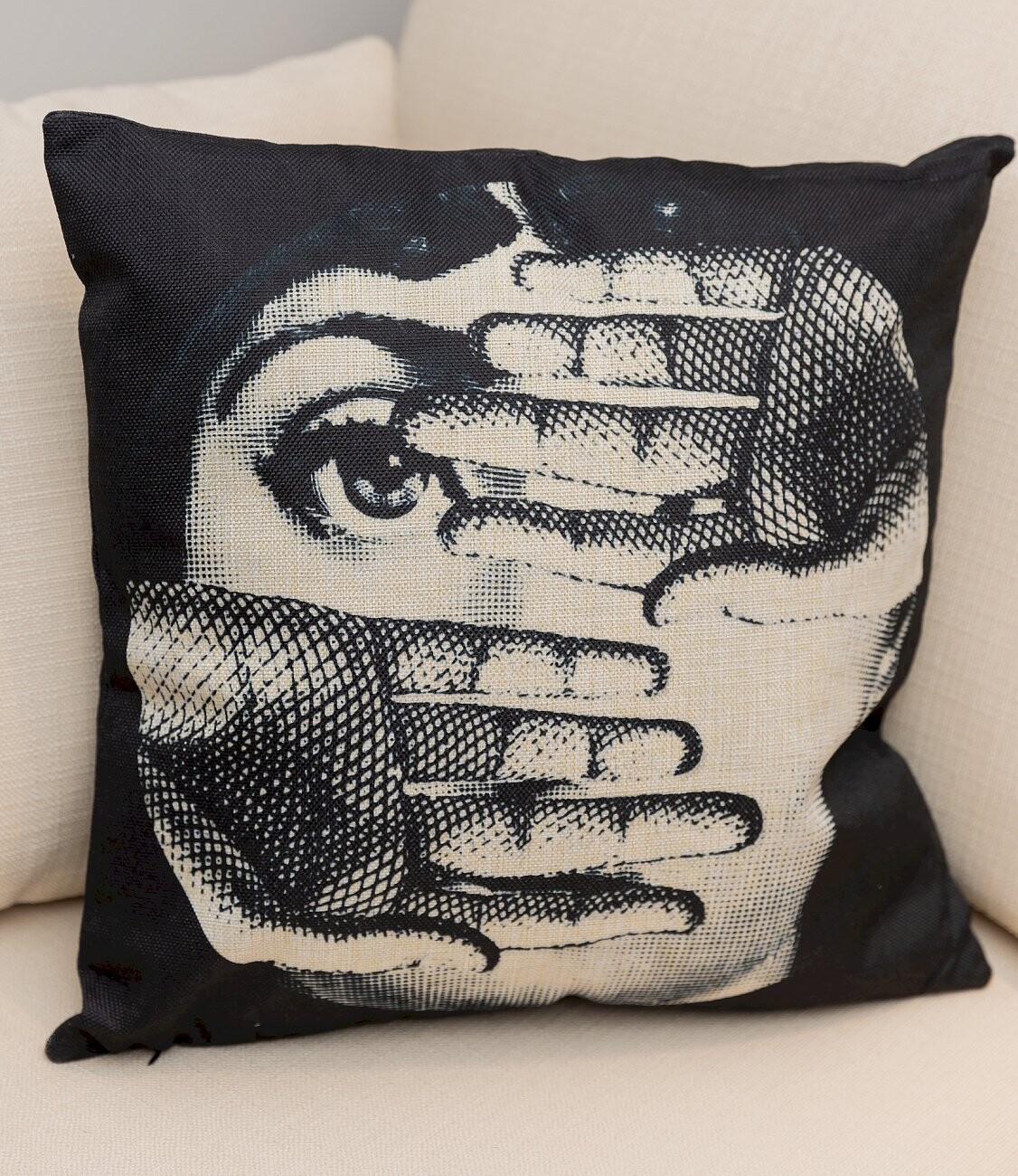 Подушка с портретом Лины Пьеро Форназетти Fear - изображение 3