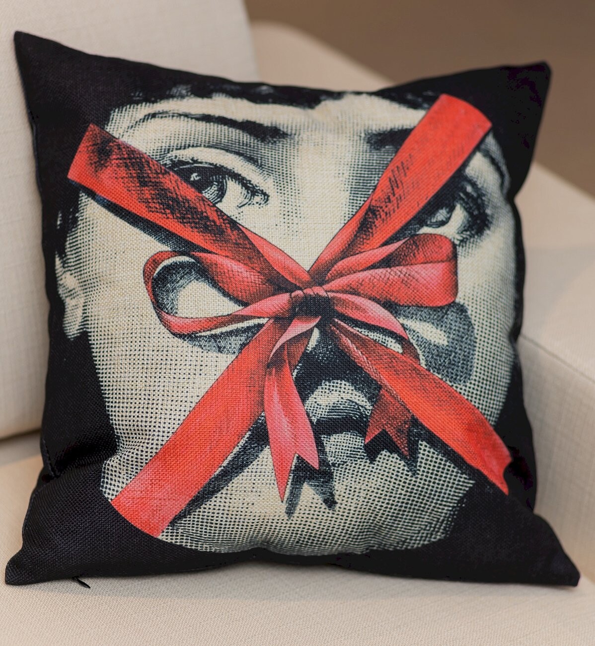 Подушка с портретом Лины Пьеро Форназетти Gift - изображение 4