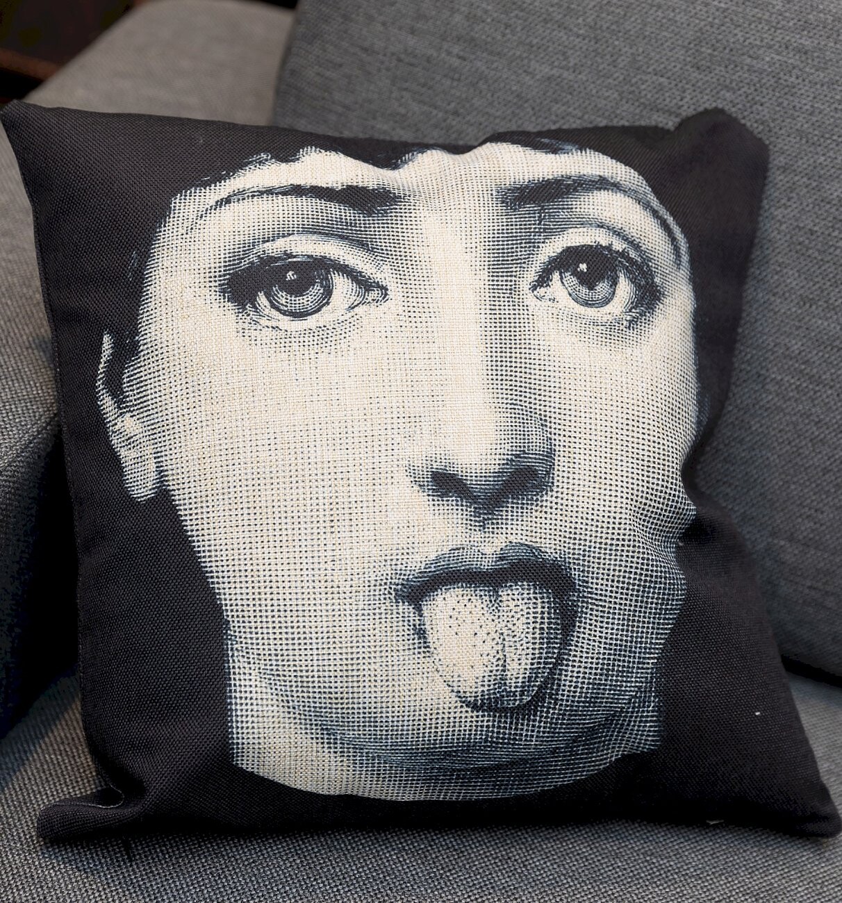 Подушка с портретом Лины Пьеро Форназетти Humor - изображение 2
