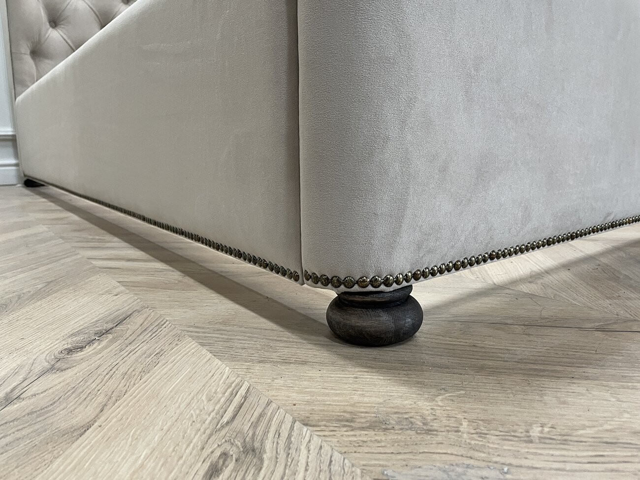 Кровать Henbord двуспальная с мягким изголовьем 180х200 кремовая - изображение 5