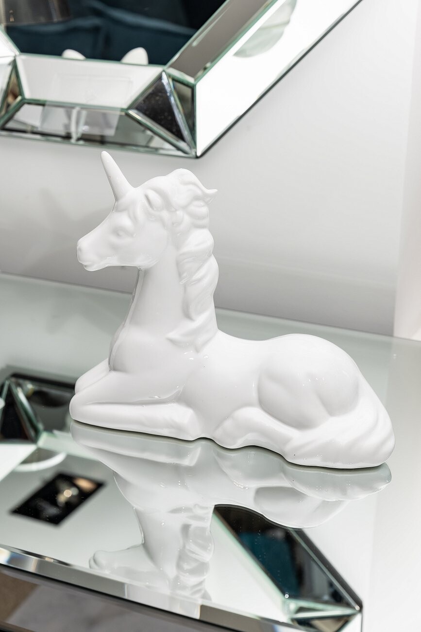 Статуэтка декоративная керамическая 28х28 см белая "Единорог" - изображение 3