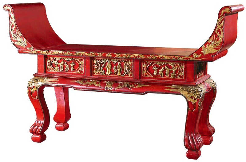 Консоль красная резная с золотым орнаментом и гнутыми ножками "Гун-чжо"