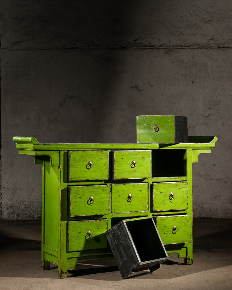 Комод с ящиками зеленый с латунными ручками "Лянь-эр-чу"