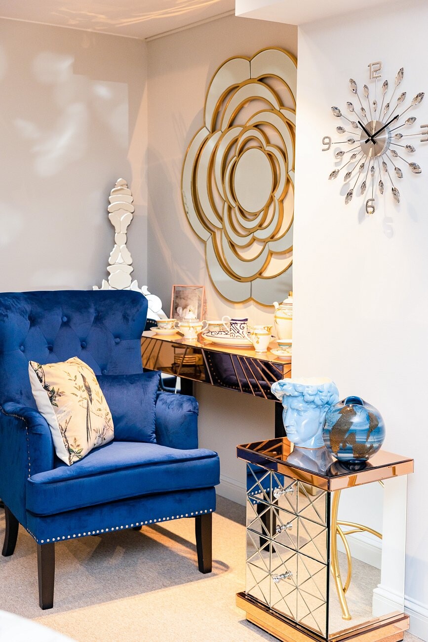 Прикроватная тумбочка с 3 ящиками коричневая с зеркальными вставками Nightstand - изображение 9