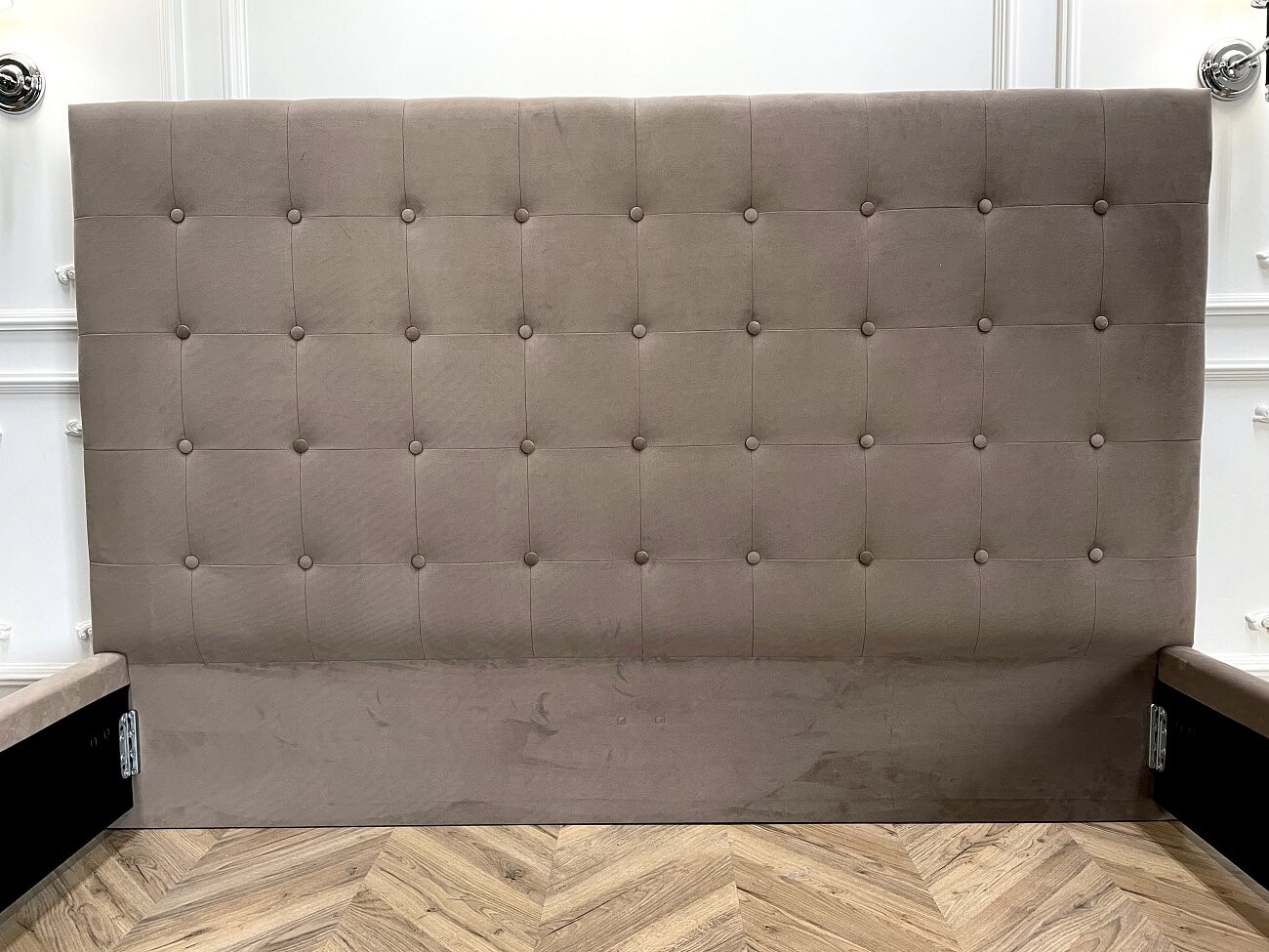 Кровать Royal Black евро с мягким изголовьем 200х200 светло-коричневая - изображение 4