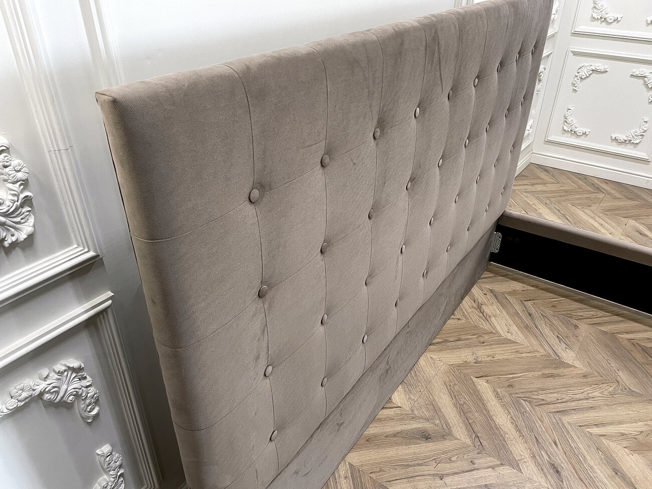 Кровать Royal Black евро с мягким изголовьем 200х200 светло-коричневая - изображение 5