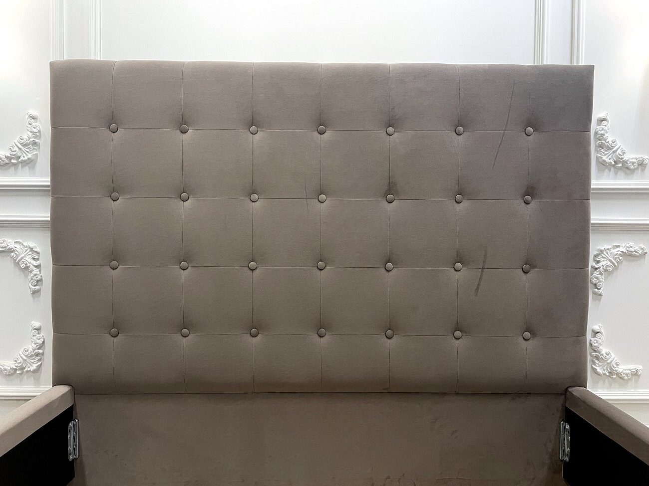 Кровать Royal Black евро с мягким изголовьем 200х200 светло-коричневая - изображение 6