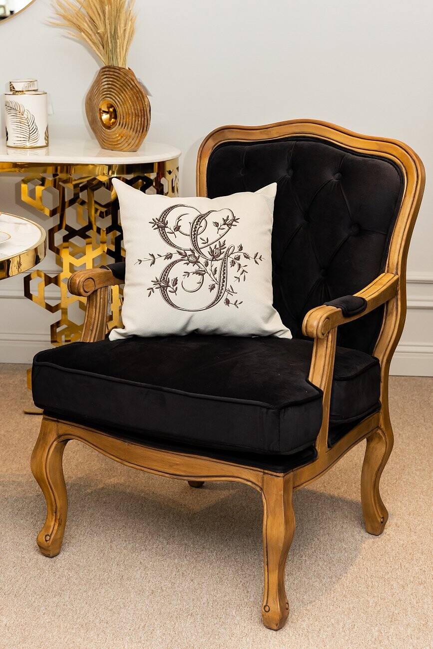 Подушка декоративная 45х45 см бежево-коричневая «Монограмма буквы G» - изображение 4