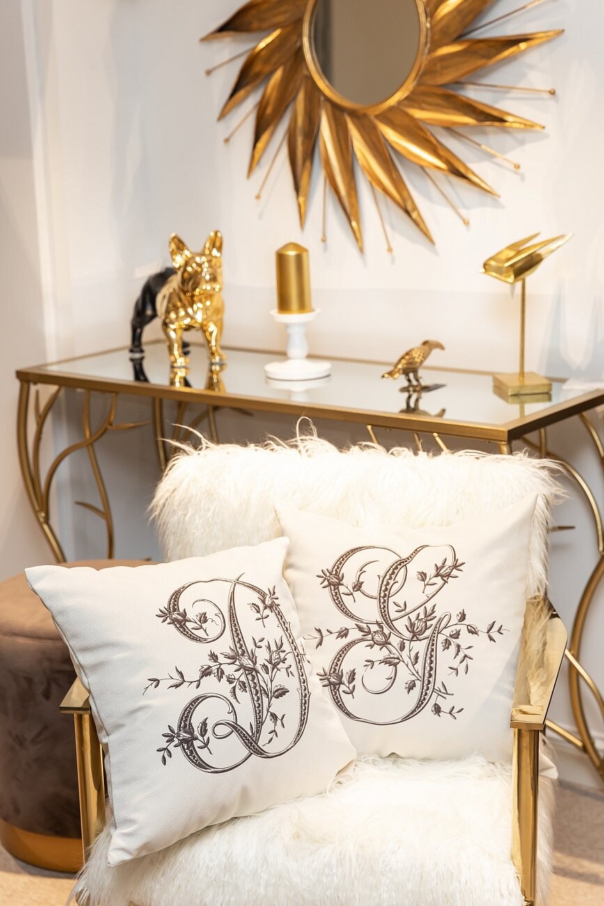 Подушка декоративная 45х45 см бежево-коричневая «Монограмма буквы G» - изображение 5