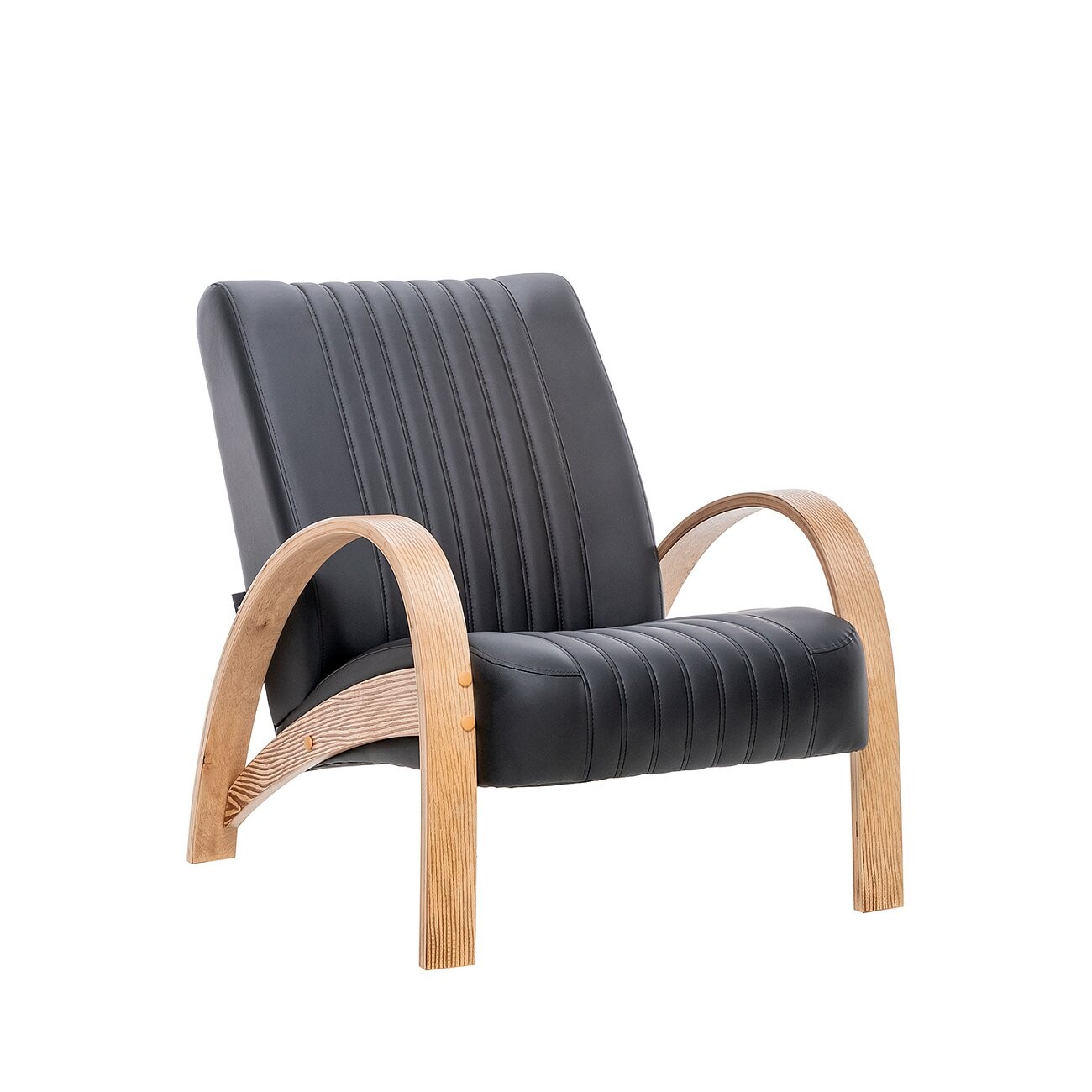 Кресло для отдыха с деревянными подлокотниками