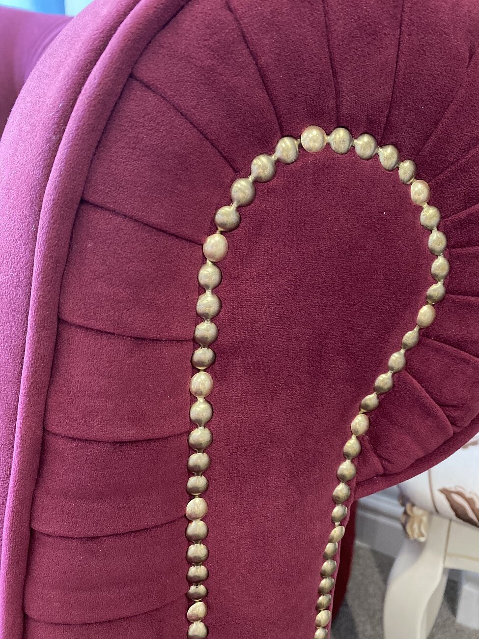 Кресло мягкое бордовое со стяжкой и гвоздиками La Rosa - изображение 3