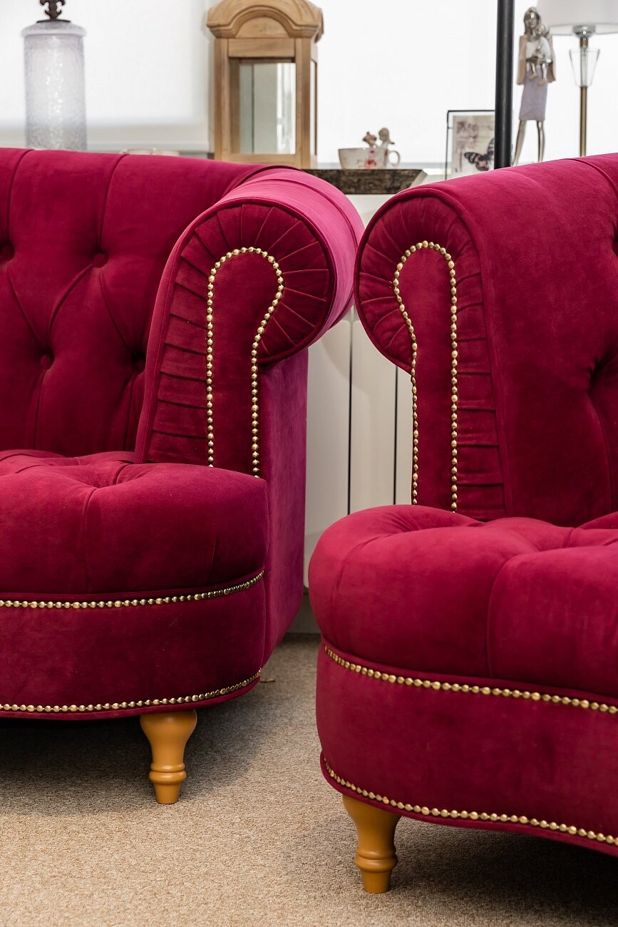 Кресло мягкое бордовое со стяжкой и гвоздиками La Rosa - изображение 4