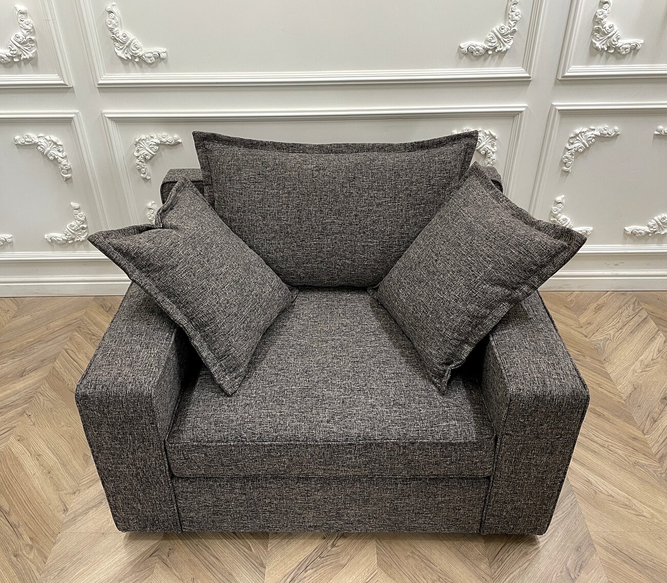 Кресло с мягкими подлокотниками кофейное Katina - изображение 2