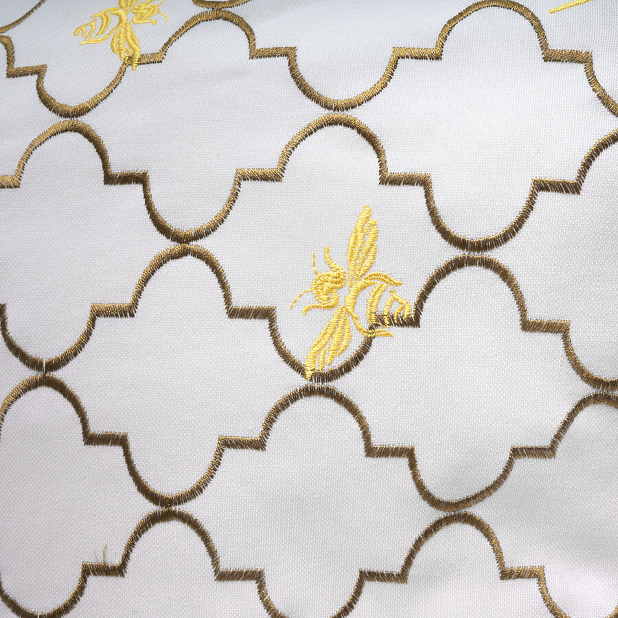 Декоративная подушка квадратная с коричневым узором и стрекозами