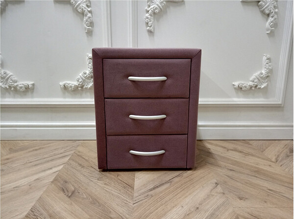 Прикроватная тумбочка с тремя ящиками розовая Эстетика Cabrio - изображение 1