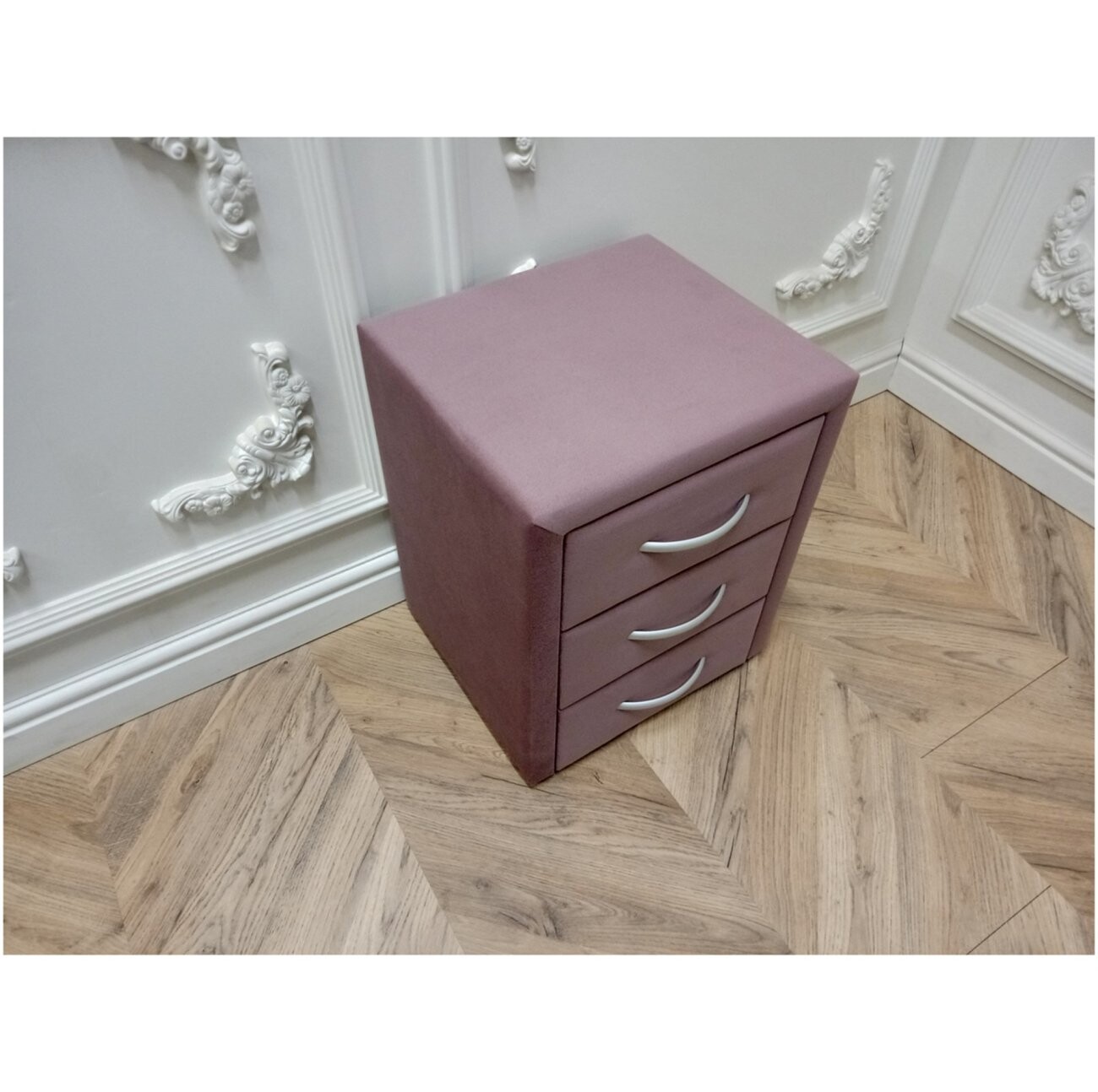 Прикроватная тумбочка с тремя ящиками розовая Эстетика Cabrio - изображение 3