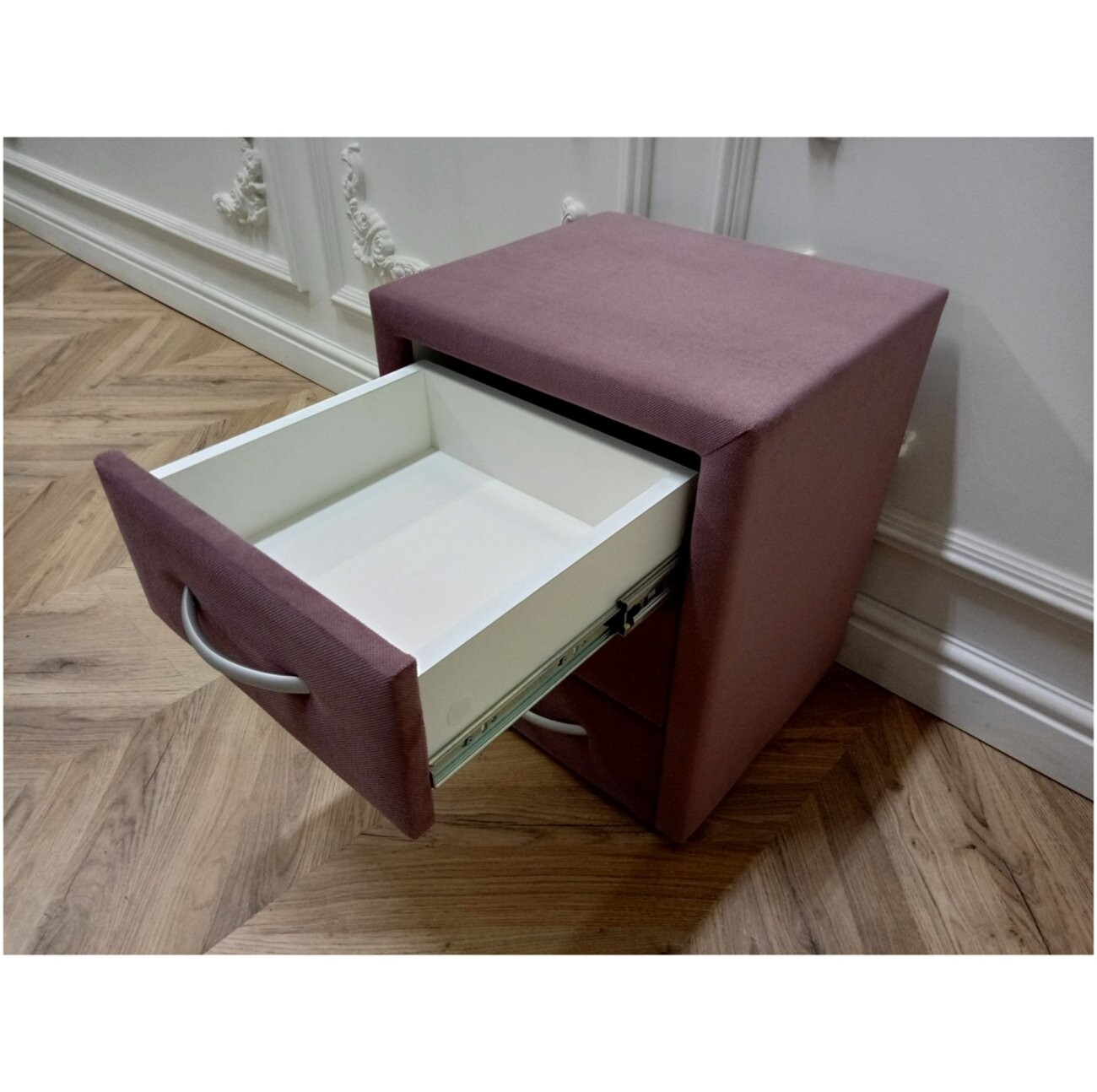 Прикроватная тумбочка с тремя ящиками розовая Эстетика Cabrio - изображение 8