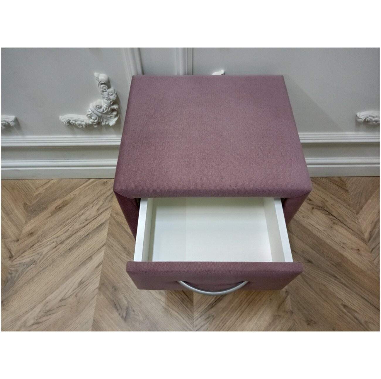 Прикроватная тумбочка с тремя ящиками розовая Эстетика Cabrio - изображение 9