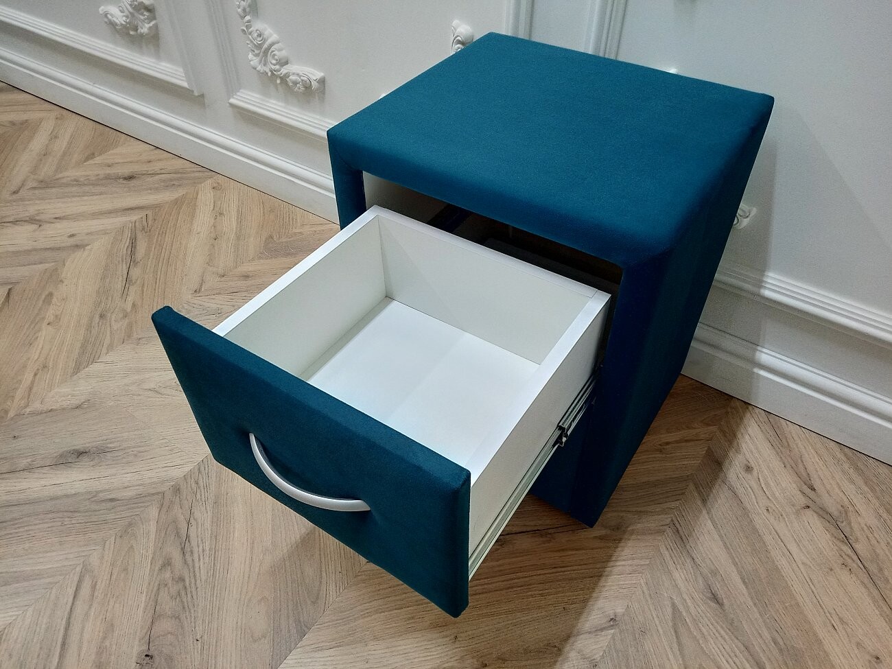 Прикроватная тумбочка с двумя ящиками бирюзовая Эстетика Velutto - изображение 4
