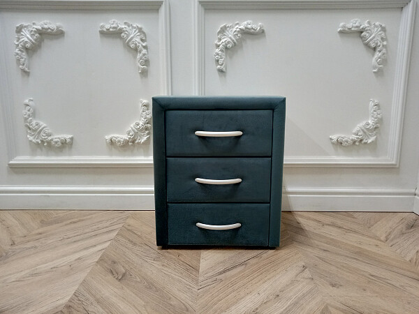 Прикроватная тумбочка с тремя ящиками зелёная Эстетика Rivera - изображение 1