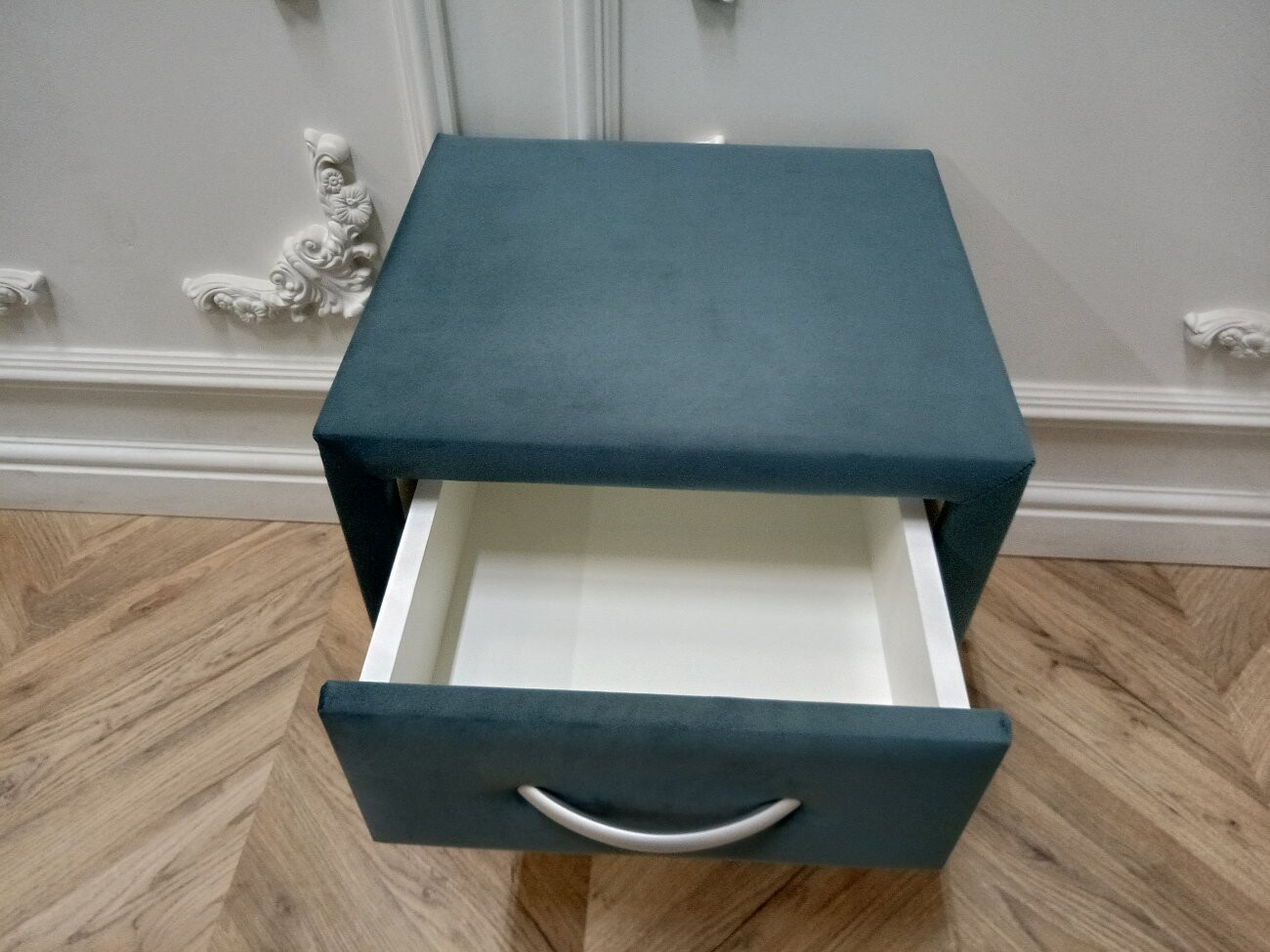 Прикроватная тумбочка с тремя ящиками зелёная Эстетика Rivera - изображение 7