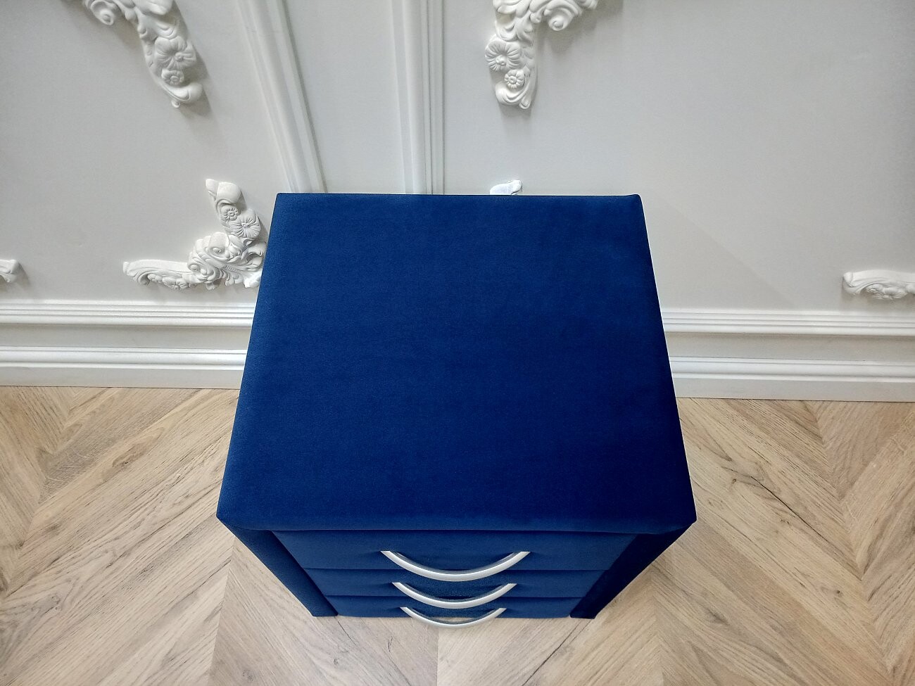 Прикроватная тумбочка с тремя ящиками синяя Эстетика Rivera - изображение 7