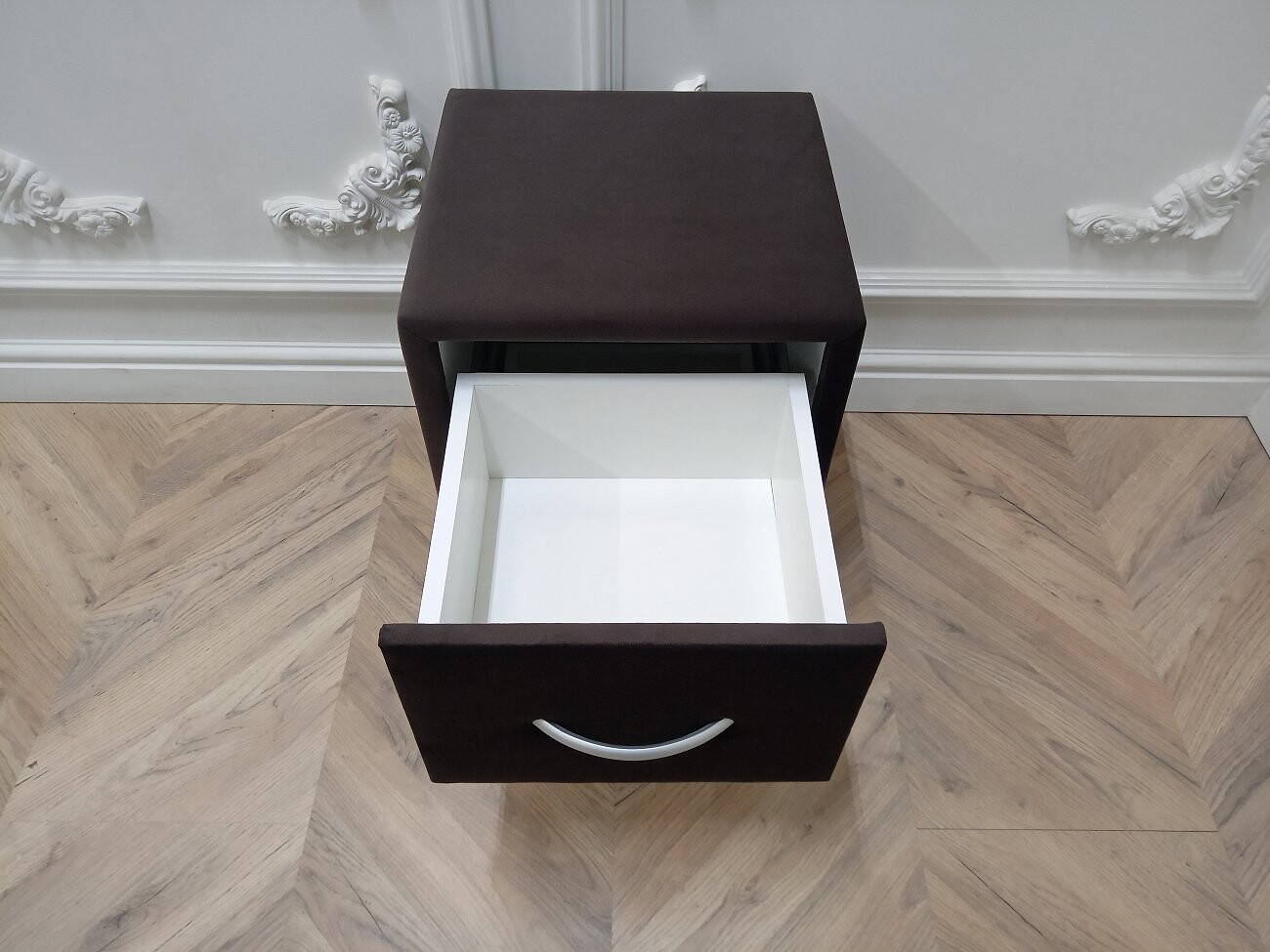 Прикроватная тумбочка с двумя ящиками коричневая Эстетика Enigma - изображение 7