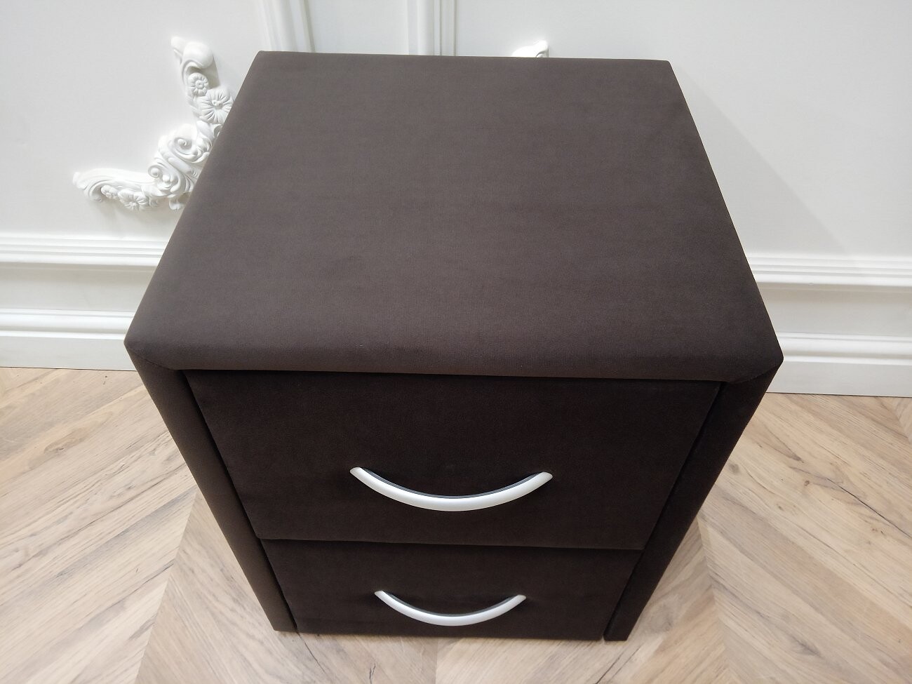 Прикроватная тумбочка с двумя ящиками коричневая Эстетика Enigma - изображение 8