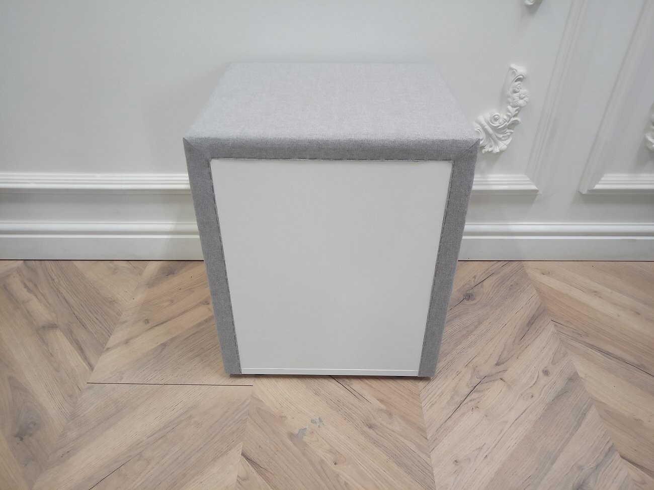 Прикроватная тумбочка с двумя ящиками дымчатая Эстетика Cardif - изображение 10