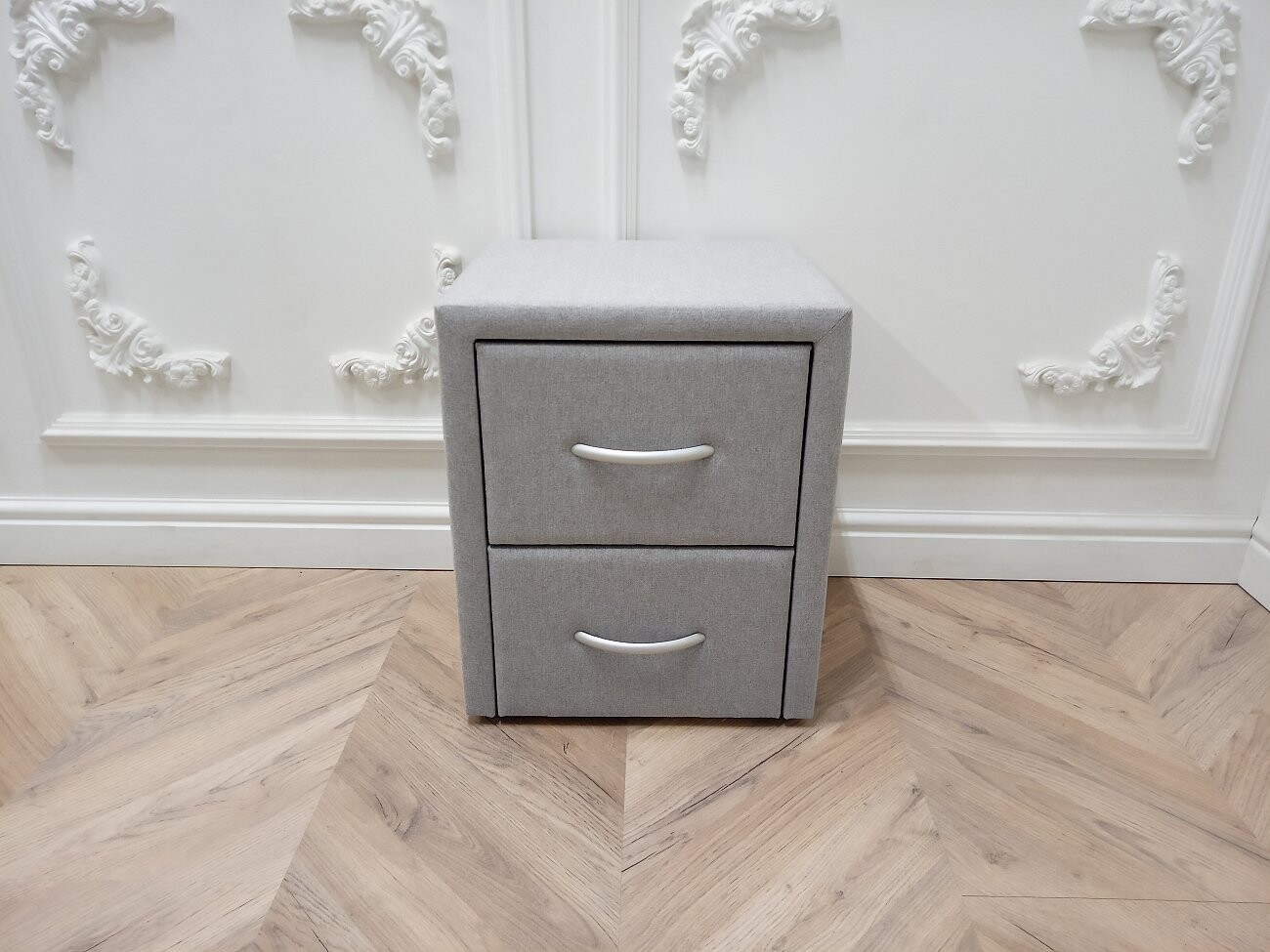 Прикроватная тумбочка с двумя ящиками дымчатая Эстетика Cardif - изображение 2